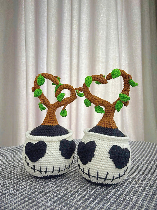 UniJames Handmade Plants, Amigurumi Skull Planter